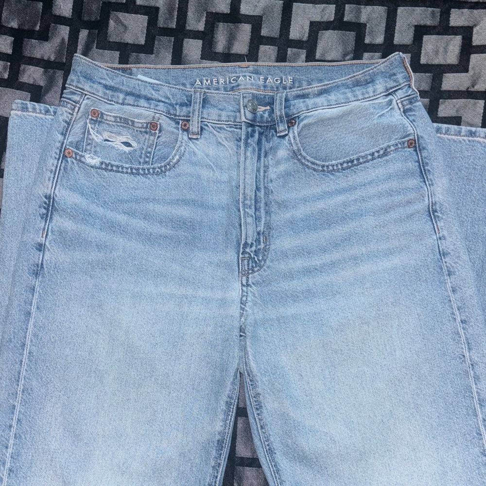 American Eagle straight leg relaxed jeans - Picture 2 of 4